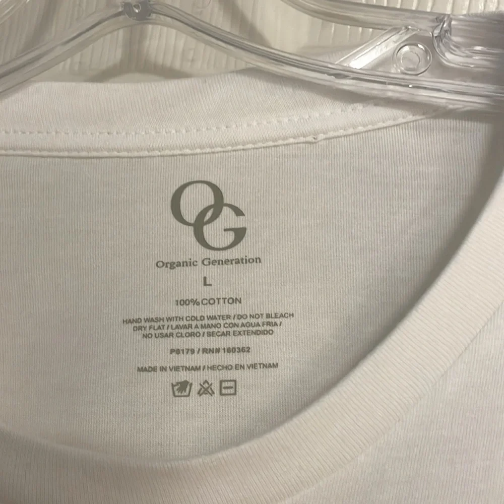 Seashell and Starfish Graphic Tee - Picture 4 of 5